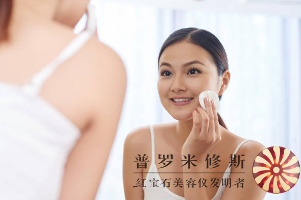 眼部射频美容仪：轻松护理，让你拥有紧致年轻眼周肌肤！