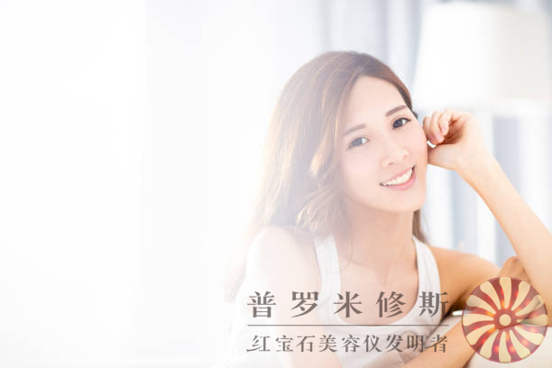 告别松弛肌肤困扰！这些紧致美容仪帮你重塑年轻轮廓！