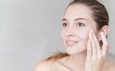 青春痘凹洞治疗攻略：有效方法指南