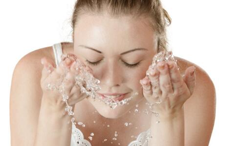 告别痘印：四种核心方法，助你瞬间恢复无瑕肌肤！