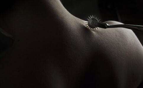 如何治疗痘痘 祛痘精油配方还你完美肌肤