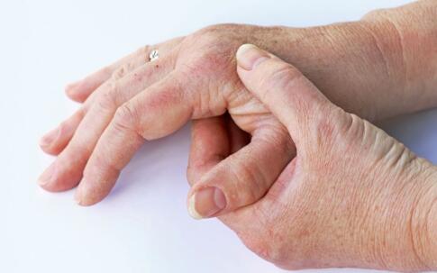 祛痘必须要抓住9个重点部位