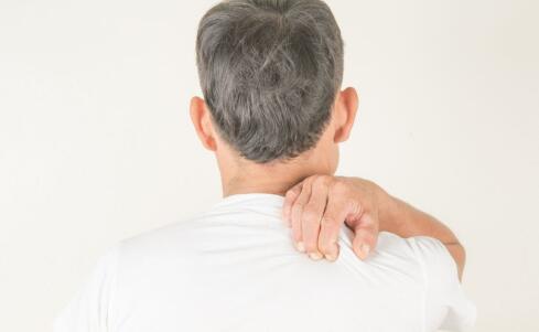 鼻头长痘的原因是什么？祛痘用什么方法？