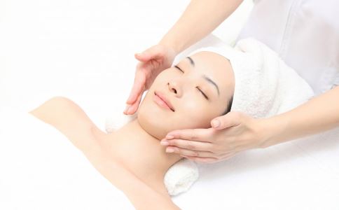 脸上长痘不用怕 祛痘秘籍在这里