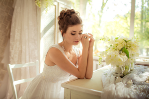 为什么来月经前下巴会长痘痘