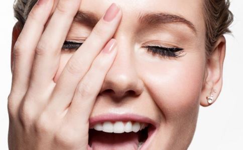 颈部皱纹的祛除及预防方法