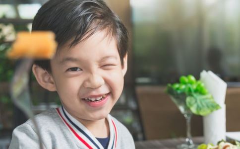 跟脸上皱纹说bye的六大食物