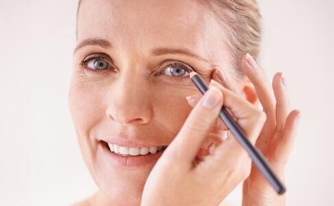 惊！脸上长皱纹竟因护发不当