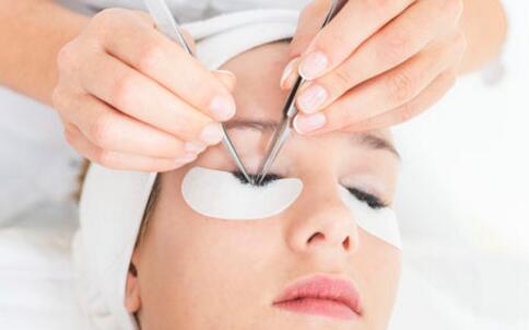 女性注意吃了让你长皱纹的食物