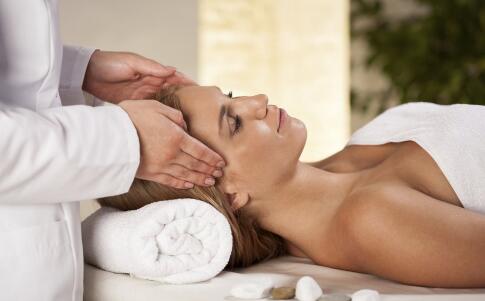 如何自我按摩解决表情纹