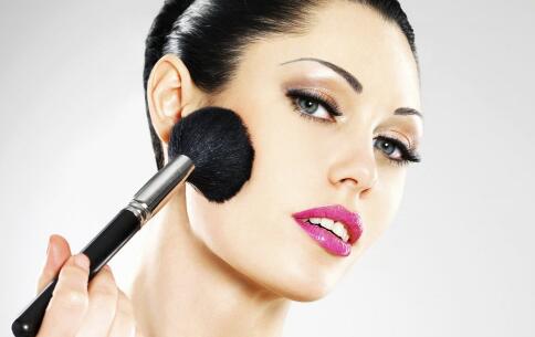 夏季如何刮痧祛除皱纹