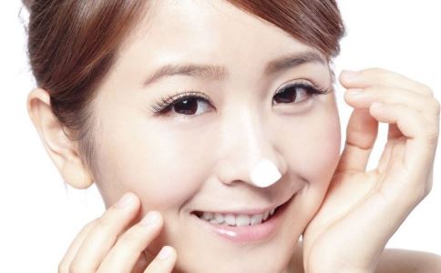 诱发皱纹的八大生活因素