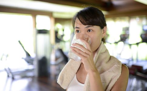 额头皱纹怎么办 7种方法告别抬头纹