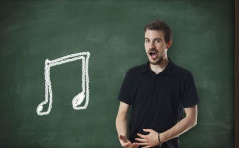 这样洗脸让你不长皱纹 水里放点盐